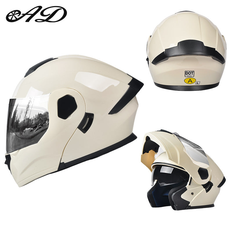 Motorcycle helmet with good ventilation in summer