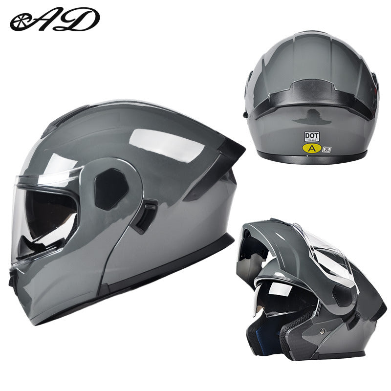 Motorcycle helmet with good ventilation in summer