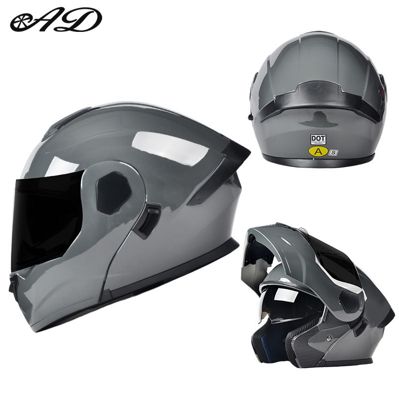 Motorcycle helmet with good ventilation in summer