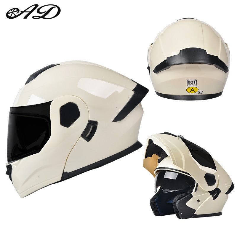 Motorcycle helmet with good ventilation in summer