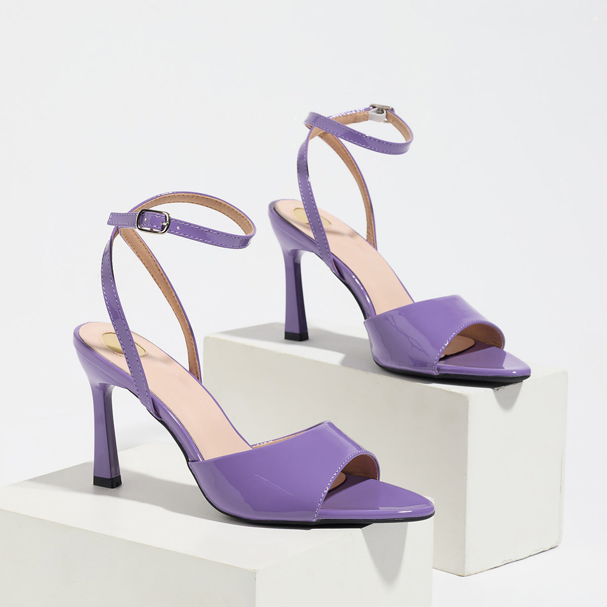 Single-band high-end style with slender heels